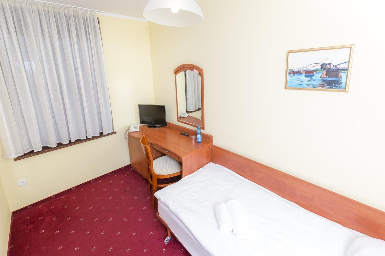 Hotel Bastion Kostrzyn nad Odra Bagian luar foto
