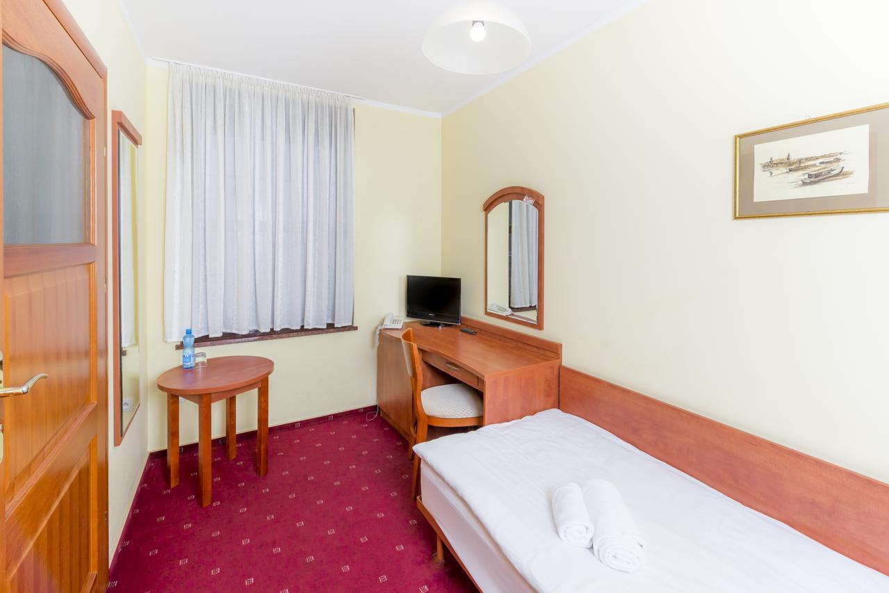Hotel Bastion Kostrzyn nad Odra Bagian luar foto